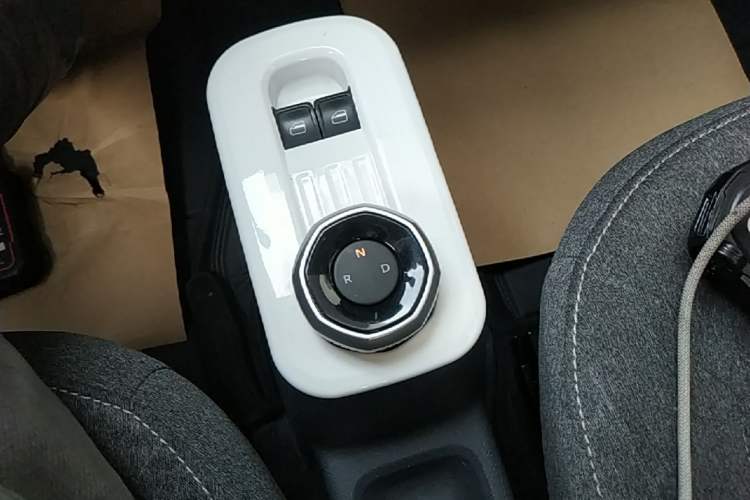 Used Geely Galaxy Panda 2023 Panda Mini 200km Endurance Bear Gear Lever