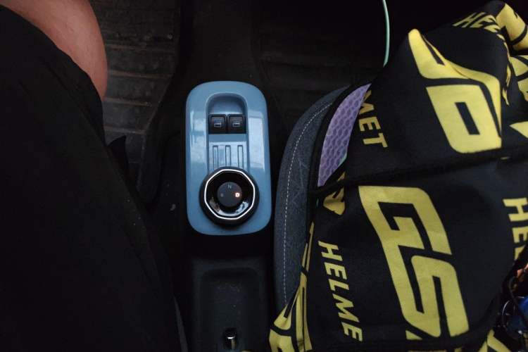 Used Geely Galaxy Panda 2023 Panda Mini 200km Endurance Bear Gear Lever
