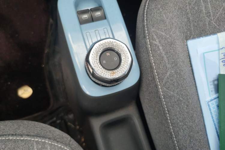 Used Geely Galaxy Panda 2023 Panda Mini 200km Endurance Bear Gear Lever