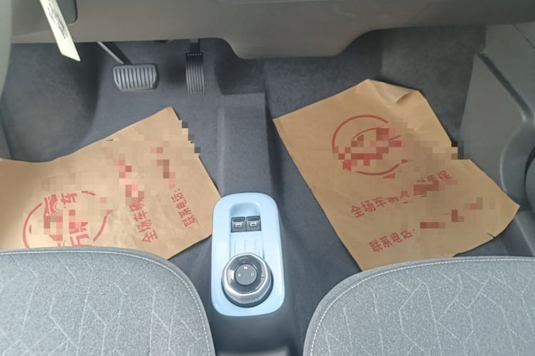 Used Geely Galaxy Panda 2023 Panda Mini 200km Endurance Bear Gear Lever