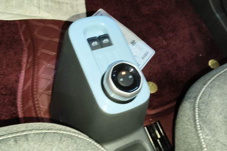 Used Geely Galaxy Panda 2023 Panda Mini 200km Endurance Bear Gear Lever