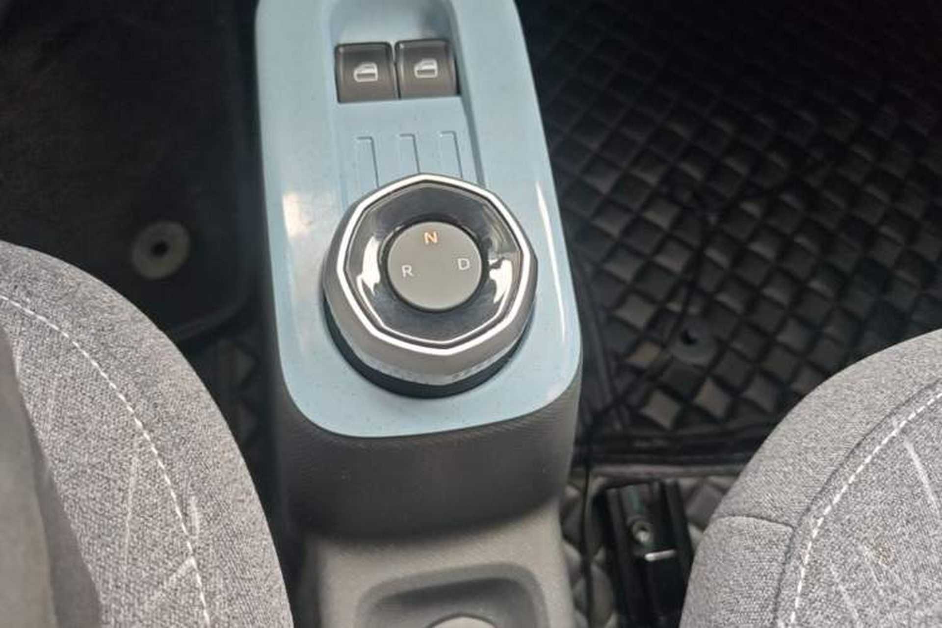Used Geely Galaxy Panda 2023 Panda Mini 200km Endurance Bear Gear Lever