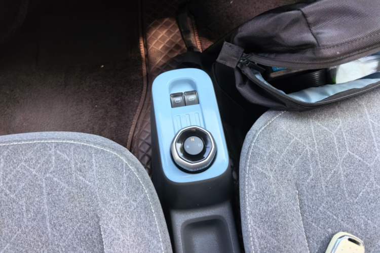 Used Geely Galaxy Panda 2023 Panda Mini 200km Endurance Bear Gear Lever