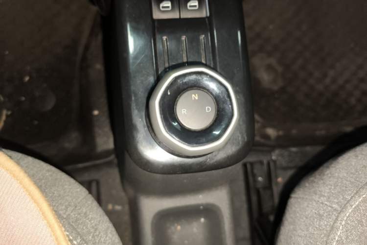 Used Geely Galaxy Panda 2023 Panda Mini 200km Endurance Bear Gear Lever