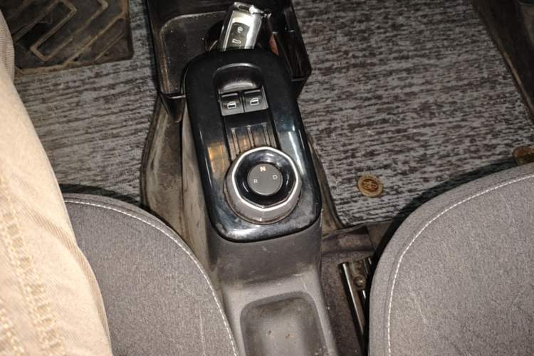 Used Geely Galaxy Panda 2023 Panda Mini 200km Endurance Bear Gear Lever