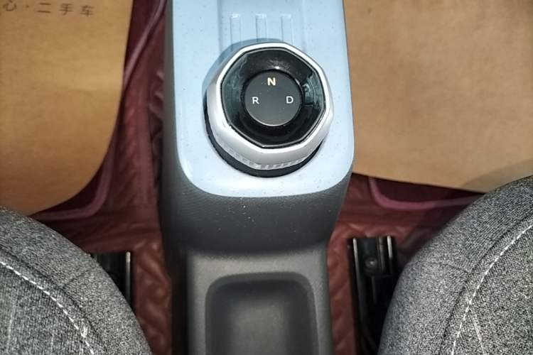 Used Geely Galaxy Panda 2023 Panda Mini 200km Endurance Bear Gear Lever