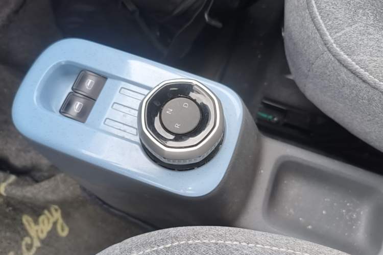 Used Geely Galaxy Panda 2023 Panda Mini 120km Cute Bear Gear Lever