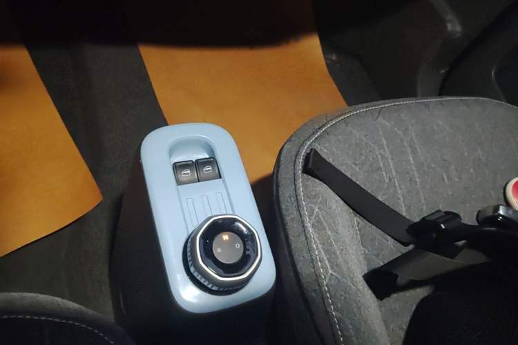 Used Geely Galaxy Panda 2023 Panda Mini 200km Endurance Bear Gear Lever