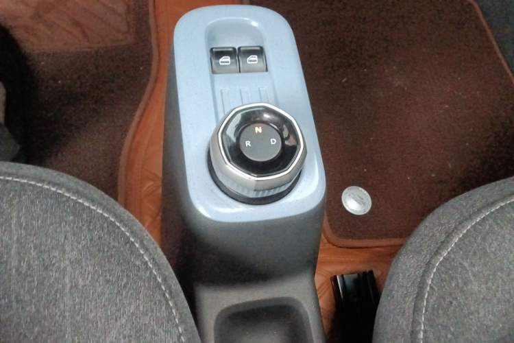 Used Geely Galaxy Panda 2023 Panda Mini 120km Cute Bear Gear Lever