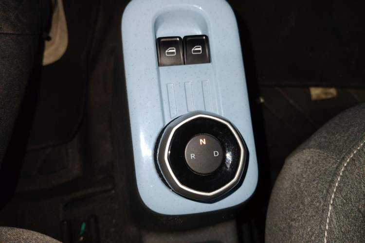 Used Geely Galaxy Panda 2023 Panda Mini 200km Endurance Bear Gear Lever