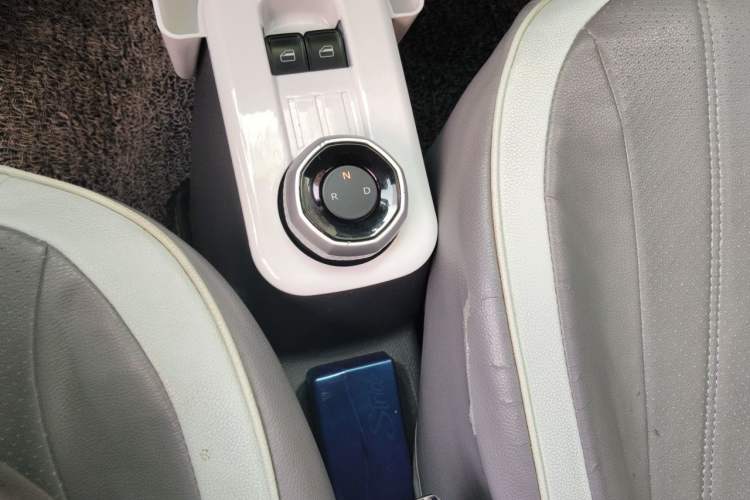 Used Geely Galaxy Panda 2023 Panda Mini 200km Endurance Bear Gear Lever