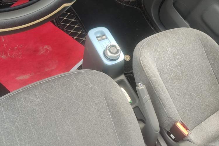 Used Geely Galaxy Panda 2023 Panda Mini 200km Endurance Bear Gear Lever