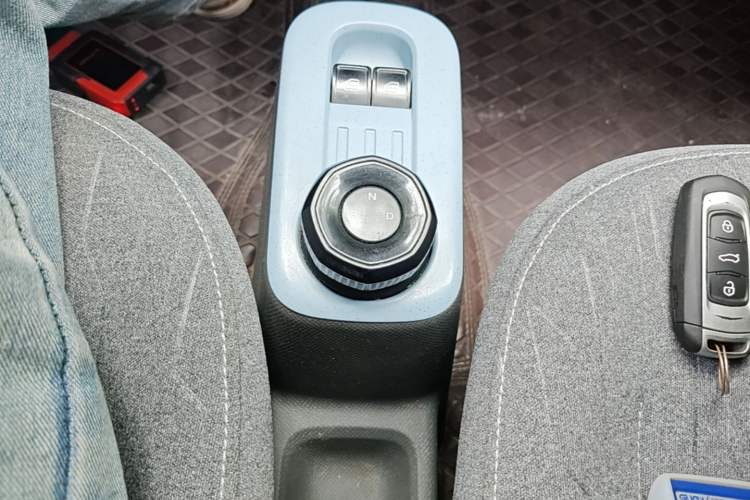 Used Geely Galaxy Panda 2023 Panda Mini 200km Dynamic Bear Gear Lever