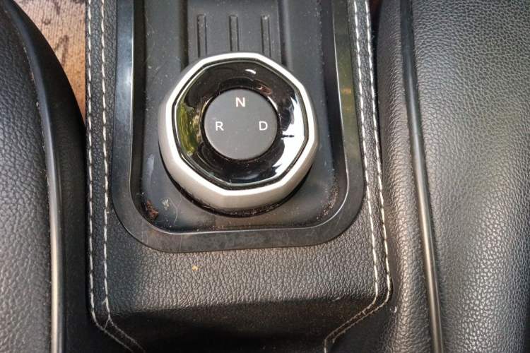 Used Geely Galaxy Panda 2023 Panda Mini 200km Endurance Bear Gear Lever