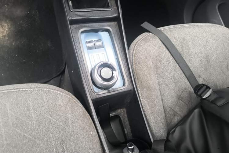 Used Geely Galaxy Panda 2023 Panda Mini 200km Endurance Bear Gear Lever