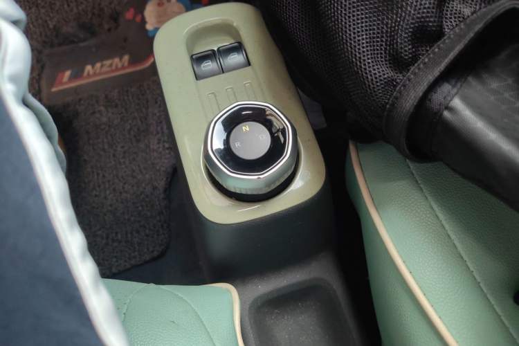 Used Geely Galaxy Panda 2023 Panda Mini 200km Dynamic Bear Gear Lever