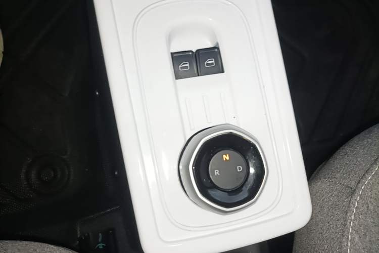Used Geely Galaxy Panda 2023 Panda Mini 200km Endurance Bear Gear Lever