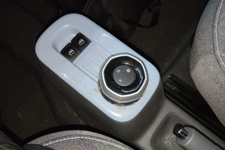 Used Geely Galaxy Panda 2023 Panda Mini 200km Endurance Bear Gear Lever