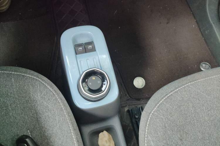Used Geely Galaxy Panda 2023 Panda Mini 200km Endurance Bear Gear Lever