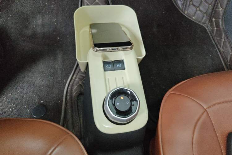 Used Geely Galaxy Panda 2023 Panda Mini 200km Dynamic Bear Gear Lever