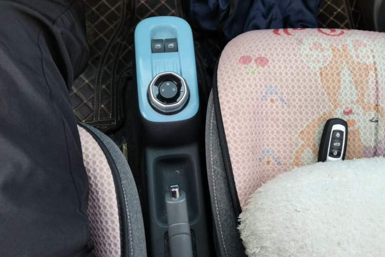 Used Geely Galaxy Panda 2023 Panda Mini 120km Super Cute Bear Gear Lever