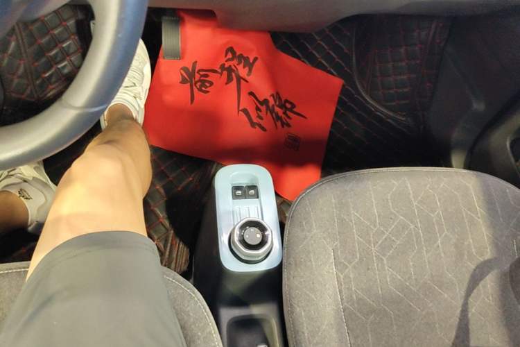 Used Geely Galaxy Panda 2023 Panda Mini 200km Endurance Bear Gear Lever