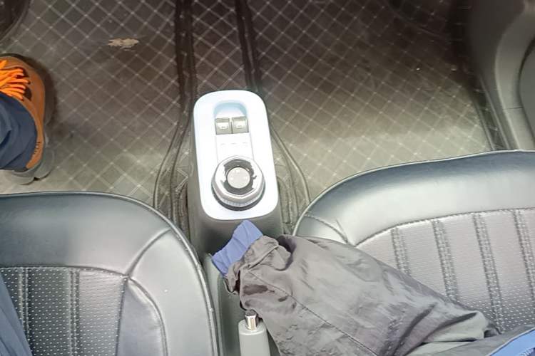 Used Geely Galaxy Panda 2023 Panda Mini 120km Super Cute Bear Gear Lever
