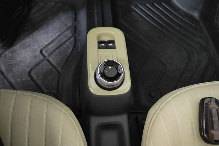 Used Geely Galaxy Panda 2023 Panda Mini New Year Edition Treasure Bear Gear Lever