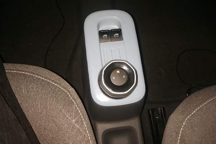 Used Geely Galaxy Panda 2023 Panda Mini 200km Endurance Bear Gear Lever