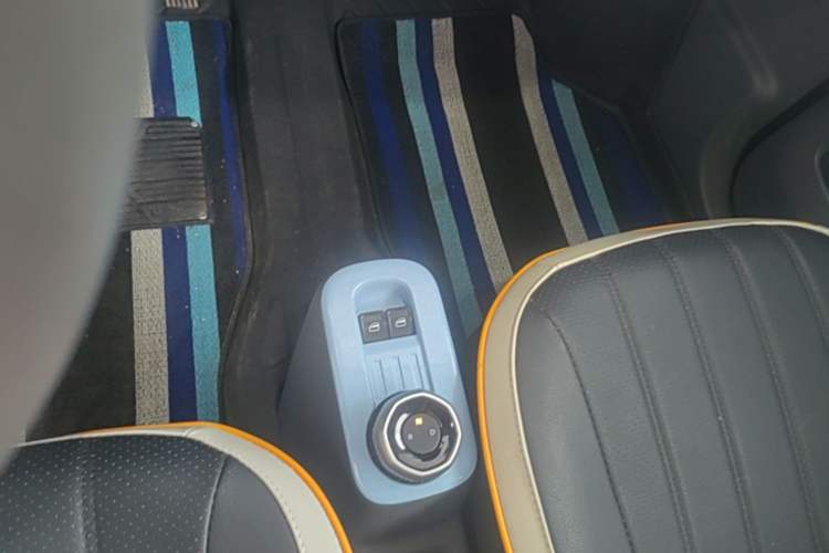 Used Geely Galaxy Panda 2023 Panda Mini 120km Super Cute Bear Gear Lever