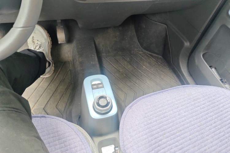 Used Geely Galaxy Panda 2023 Panda Mini 200km Endurance Bear Gear Lever