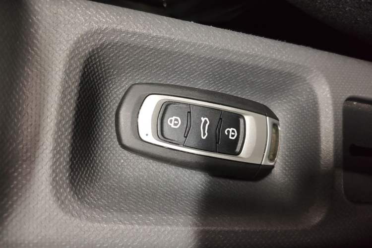 Used Geely Galaxy Panda 2023 Panda Mini 200km Endurance Bear Interior 1