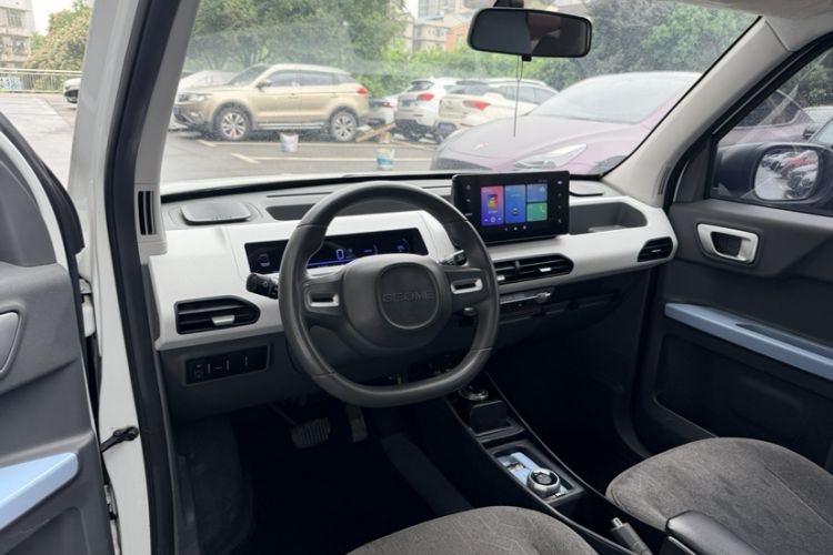 Used Geely Galaxy Panda 2023 Panda Mini 200km Endurance Bear Interior 1