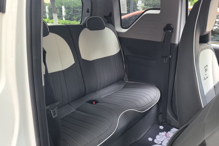 Used Geely Galaxy Panda 2023 Panda Mini 120km Super Cute Bear Interior 2