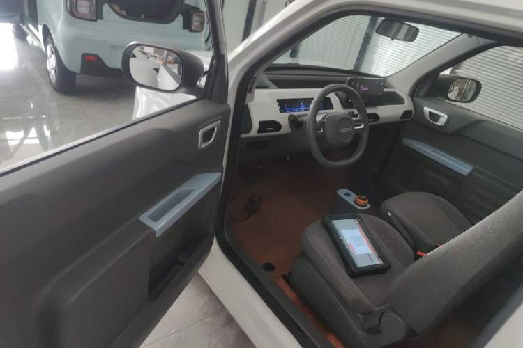 Used Geely Galaxy Panda 2023 Panda Mini 200km Endurance Bear Interior 3