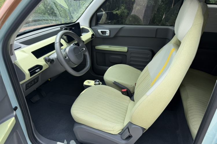 Used Geely Galaxy Panda 2023 Panda Mini 200km Endurance Bear Interior 4