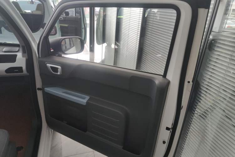 Used Geely Galaxy Panda 2023 Panda Mini 200km Endurance Bear Interior 5