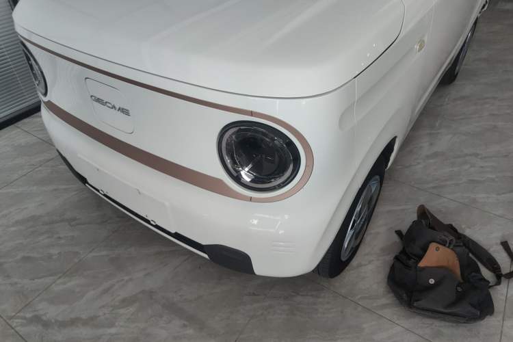 Used Geely Galaxy Panda 2023 Panda Mini 200km Endurance Bear Left Front Headlight