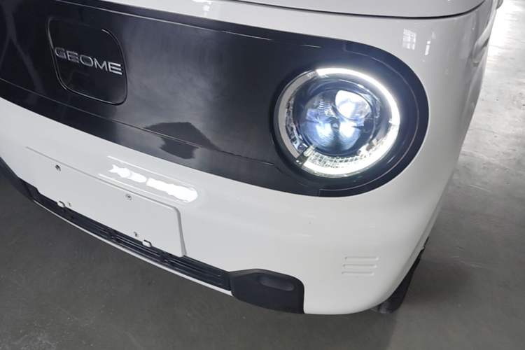 Used Geely Galaxy Panda 2023 Panda Mini 200km Endurance Bear Left Front Headlight