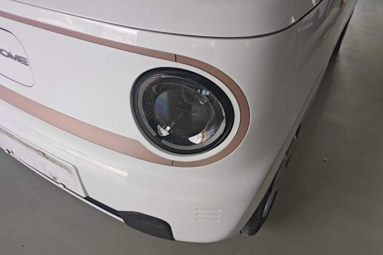 Used Geely Galaxy Panda 2023 Panda Mini 200km Endurance Bear Left Front Headlight