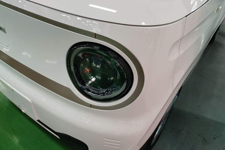 Used Geely Galaxy Panda 2023 Panda Mini 200km Endurance Bear Left Front Headlight