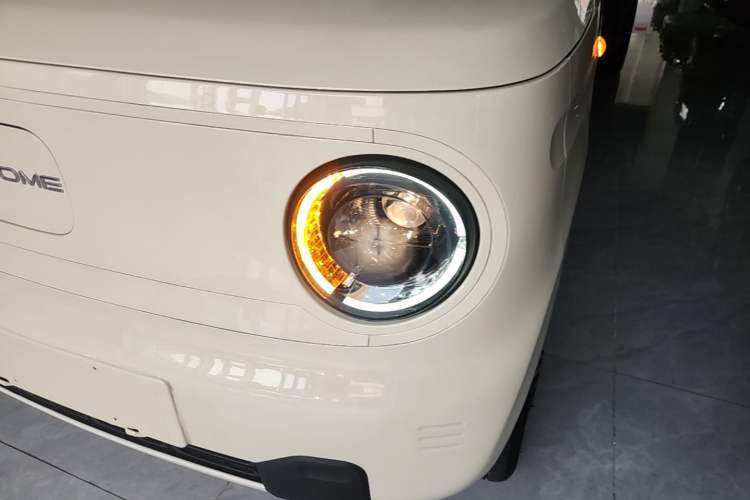 Used Geely Galaxy Panda 2023 Panda Mini 200km Endurance Bear Left Front Headlight