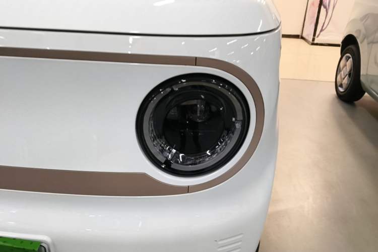 Used Geely Galaxy Panda 2023 Panda Mini 200km Endurance Bear Left Front Headlight