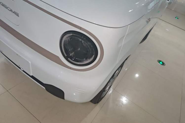 Used Geely Galaxy Panda 2023 Panda Mini 200km Endurance Bear Left Front Headlight