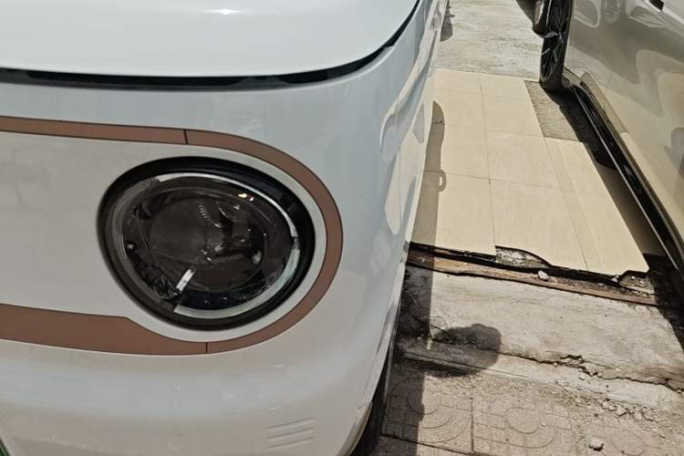 Used Geely Galaxy Panda 2023 Panda Mini 200km Endurance Bear Left Front Headlight