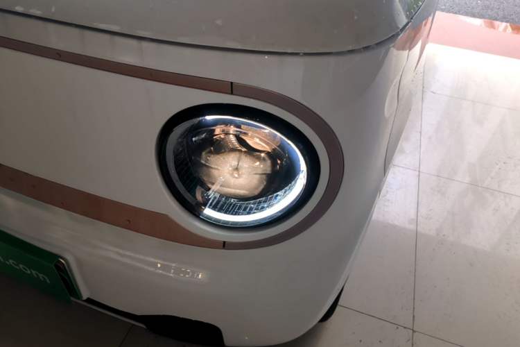 Used Geely Galaxy Panda 2023 Panda Mini 200km Endurance Bear Left Front Headlight