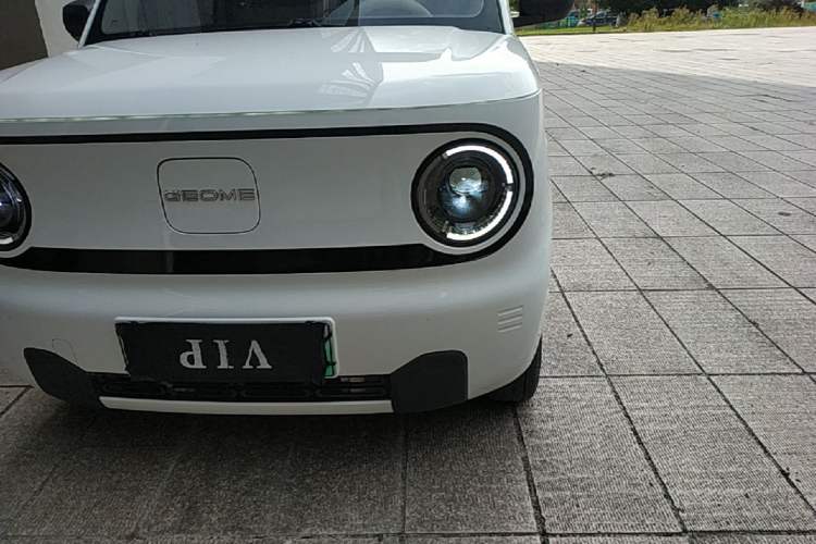 Used Geely Galaxy Panda 2023 Panda Mini 200km Endurance Bear Left Front Headlight