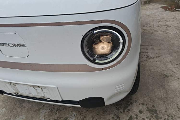 Used Geely Galaxy Panda 2023 Panda Mini 200km Endurance Bear Left Front Headlight
