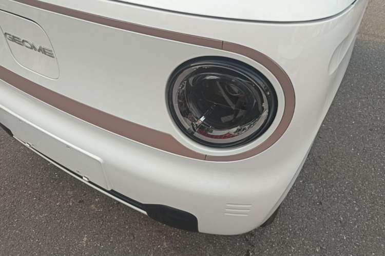 Used Geely Galaxy Panda 2023 Panda Mini 200km Endurance Bear Left Front Headlight