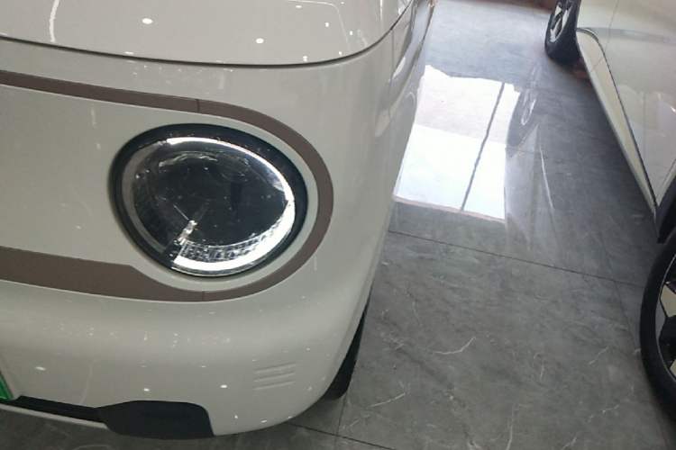 Used Geely Galaxy Panda 2023 Panda Mini 200km Endurance Bear Left Front Headlight